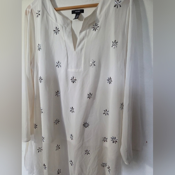 White Embroidered - Picture 6 of 7